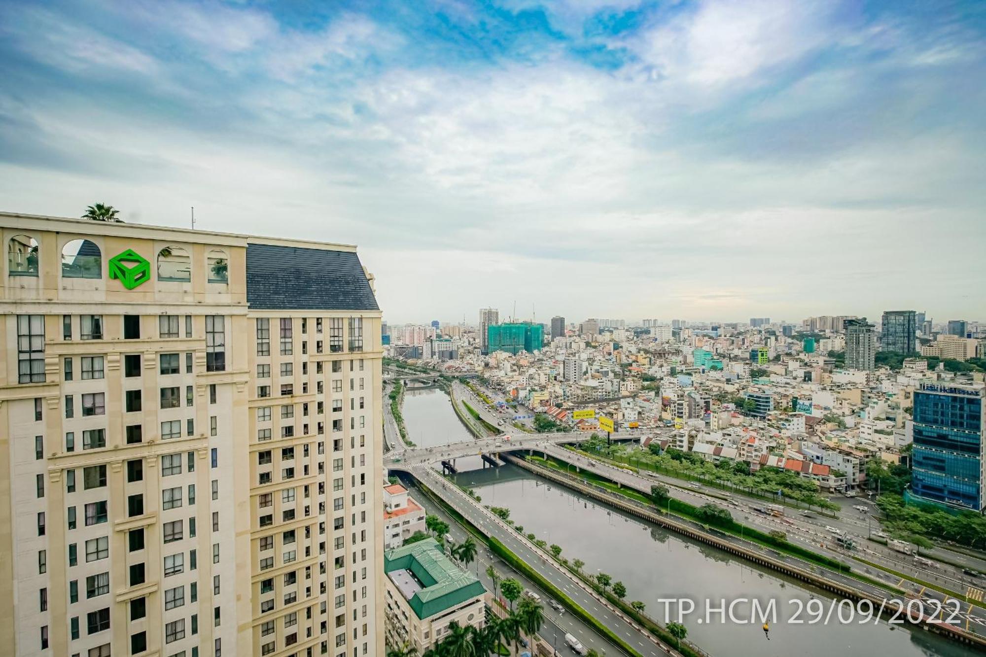 Mh Apartment- Tresor- Spacious And Cozy Center D4 - Gym Pool Free Ho Chi Minh City Exterior photo